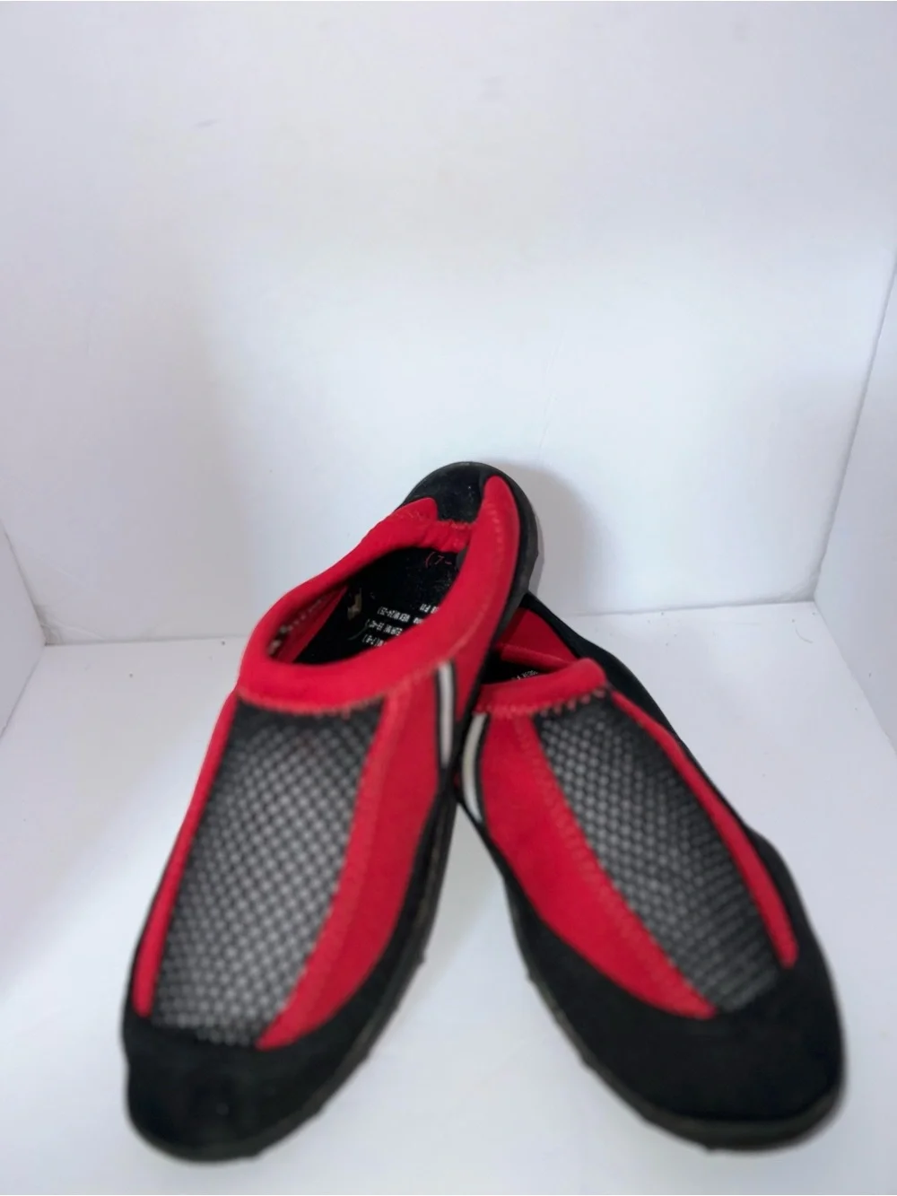 Red & Black Mesh Water Shoes Aqua Beach Swim Shoes Men’s 7–8